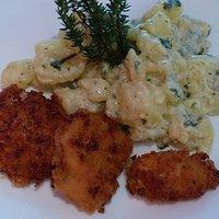 Backhendl mit Grumbeersalat