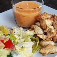 Thai Saté Hühnchen (Gai Satay) mit Erdnussdip und Salat mit Thaidressing