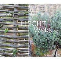 Flechtwerk aus Haselzweigen * Wattle fence of hazel branches
