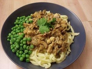 Spätzle mit Pilzragout und Erbsen vegan
