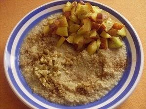 Süßer Haselnusscouscous mit Pfirsich vegan