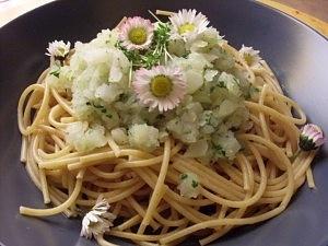Vollkornspaghetti mit Kohlrabi-Kresse-Soße vegan
