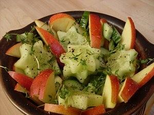 Apfel-Gurkensalat mit Kresse und Limette