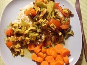 Curry-Brokkolipfanne mit Ingwer und Möhre