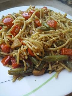 Nudelpfanne mit Hähnchenbrust und Gemüse