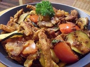 Mediterrane Bauernpfanne mit Sojafleisch vegan