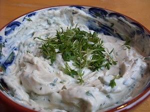 Sojafrischkäse mit Kresse und Petersilie