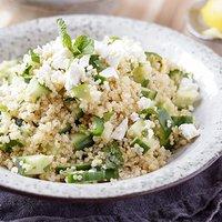 Quinoa Salat mit Gurke, Feta und Zitronendressing