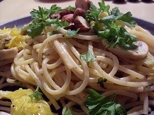 Orangenspaghetti mit Champignons vegan