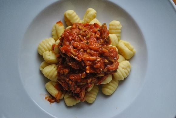 Gnocchi mit Zucchini-Tomaten-Soße