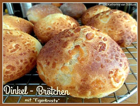 Knusprige Dinkelbrötchen mit Tigerkruste