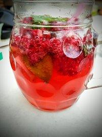 Fruchtig frische Himbeer-Limonade mit Minze