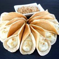 Gefüllte Pancakes mit Rosen-Vanille-Creme