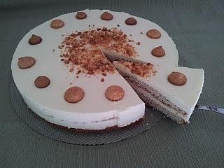 Eierlikörtorte mit Nüssen