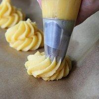 Brandteigkrapferl mit Mango-Mascarpone Füllung