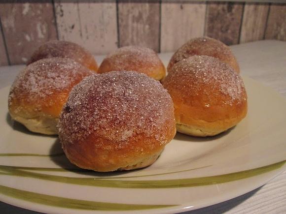 Bomboloni soffici Berliner aus dem Backofen