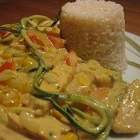 Curry-Kokos-Hähnchen-Pfanne mit Reis