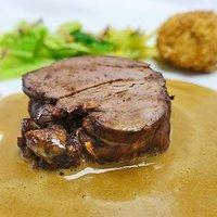 Rehkeule, Wirsing und Topfenknödel