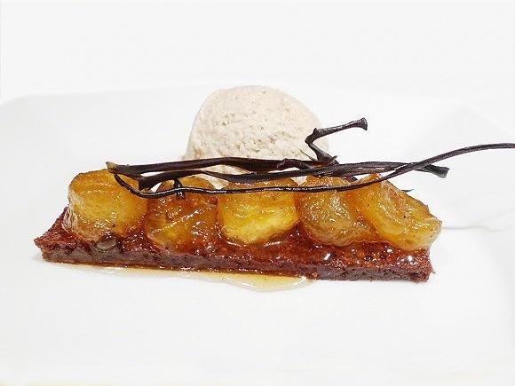 Bananeneis mit glasierte Auberginen