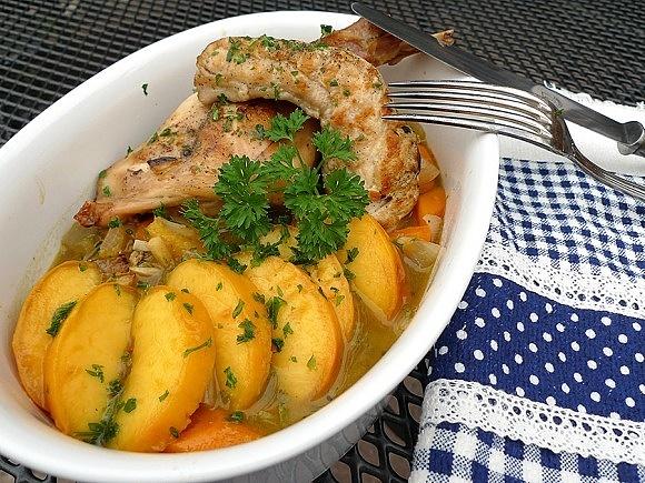 Kaninchen mit Pfirsichen