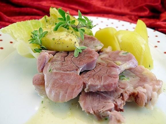 Eisbein mit Rahmwirsing und Majoran-Äpfeln