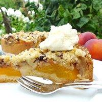 Pfirsichtarte mit Schokostreuseln