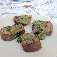 Salsa Verde mit gegrillter Ochsenzunge