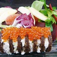 Kunterbunter Wintersalat mit Forellencreme