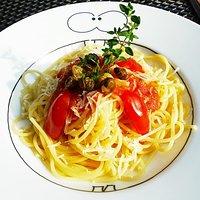 Mediterrane Tomatensauce mit frittierten Kapern