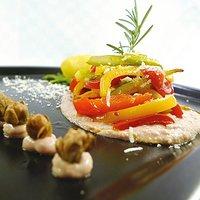 Fritto Misto auf Thunfischcreme mit frittierten Kapern