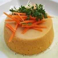 Karottenflan mit Kresse-Sahne