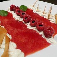 Gefüllte Himbeeren mit Vanille-Limettenquark