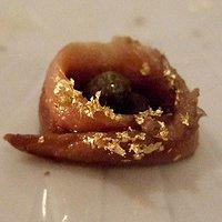 Sardelle, Kaper und Blattgold