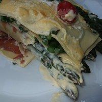 Spargelrollen mit Sauce Hollandaise
