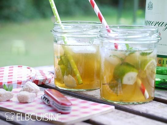 Fruchtig frischer Apfel-Gin-Limetten-Camping-Drink für Lagerfeuerromantik