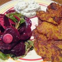 Kürbis-Kartoffel-Rösti mit Kräuterquark