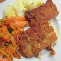 Gebratener Schweinebauch mit Möhrengemüse
