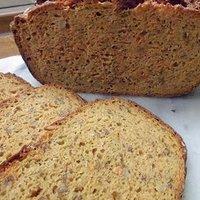 Möhrenbrot mit Körnern