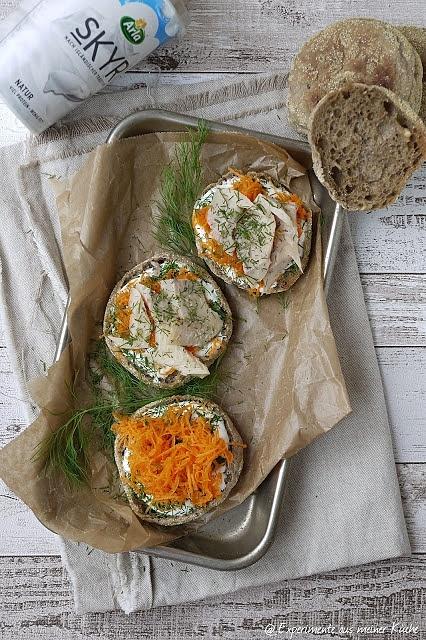 Toasties mit Meerrettich-Skyr und Forellenfilets