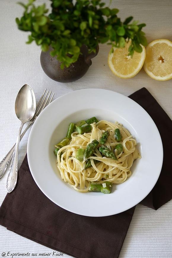 Pasta mit Spargel in Salbei-Sahne-Soße