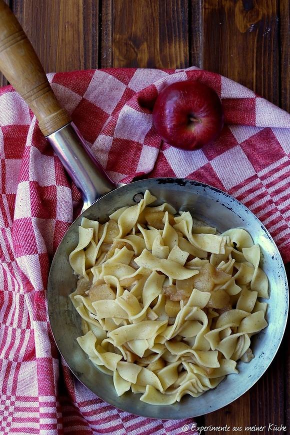 Süße Nudelpfanne mit Zimtäpfeln