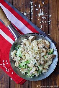 Pasta Alfredo mit Hähnchen und Brokkoli
