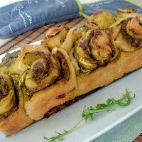 Bread Baking (Fri)day: Schneckenbrot mit veganem Rucola-Pesto, Chili und Zucchini von Alexandra