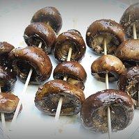 Zweierlei gegrillte Champignons