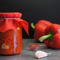 Geröstete Paprika in Öl eingelegt