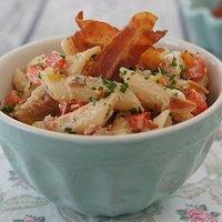 Barbecue-Pastasalat mit krossem Ofen-Bacon