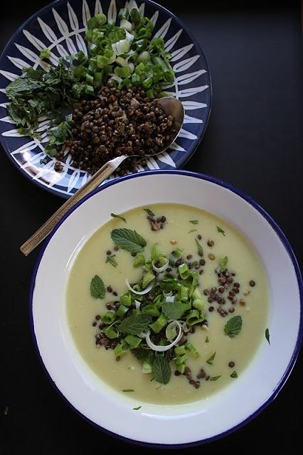 Kokos-Kohlrabisuppe mit Linsen und Minze