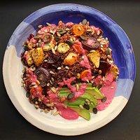 Winterliches Ofengemüse mit rotem Quinoa und Rote Bete-Merrettich-Zitronendressing
