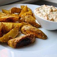 Geröstete Kartoffeln mit Karotten-Minz-Dipp