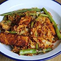 Mee goreng- Gebratene Nudeln mit Gemüse und Tofu